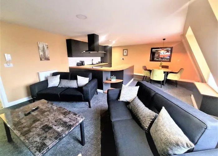 Friary House Serviced Apartments By Roomsbooked - 24Hr Reception