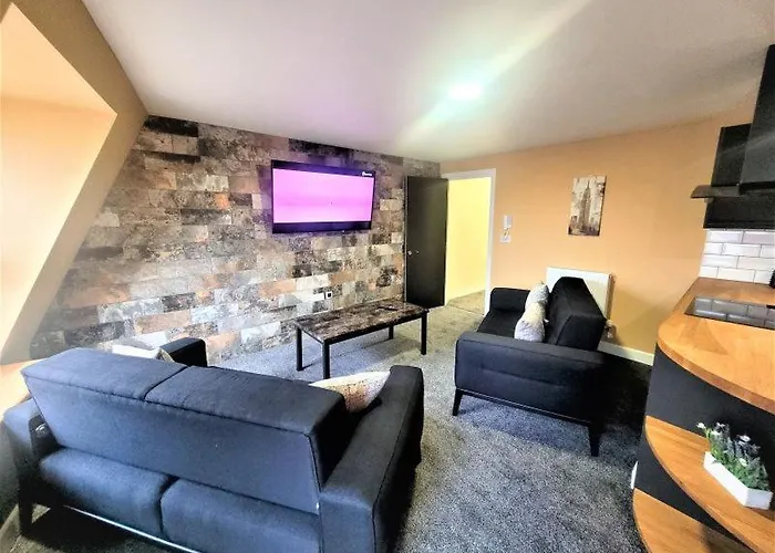 Friary House Serviced Apartments By Roomsbooked - 24Hr Reception