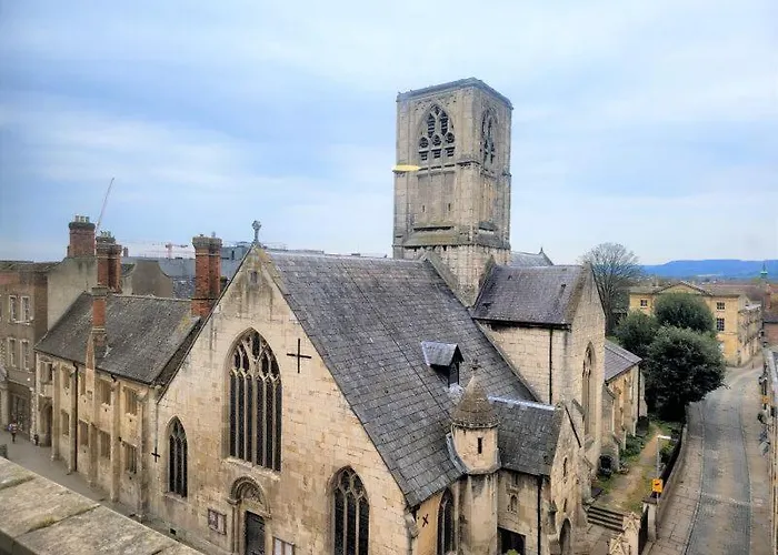 Friary House Serviced Apartments By Roomsbooked - 24Hr Reception