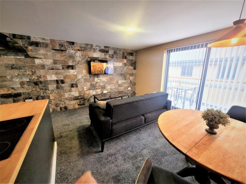 Apartment Friary House Serviced By Roomsbooked - 24hr Reception