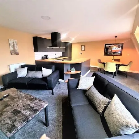 Friary House Serviced Apartments By Roomsbooked - 24Hr Reception Gloucester Exterior photo