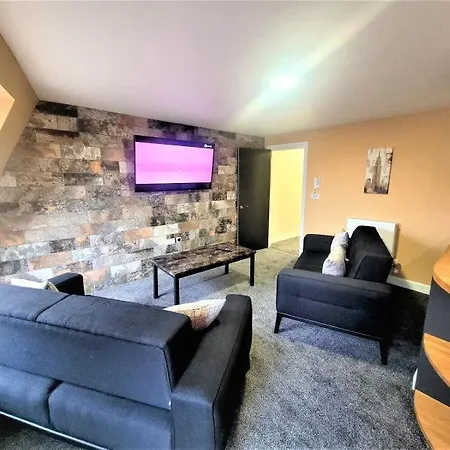 Friary House Serviced Apartments By Roomsbooked - 24Hr Reception Gloucester Exterior photo