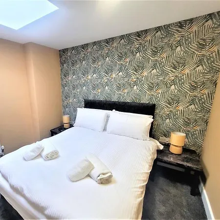 Friary House Serviced Apartments By Roomsbooked - 24Hr Reception Gloucester Exterior photo