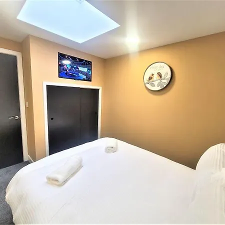 Friary House Serviced Apartments By Roomsbooked - 24Hr Reception Gloucester Exterior photo