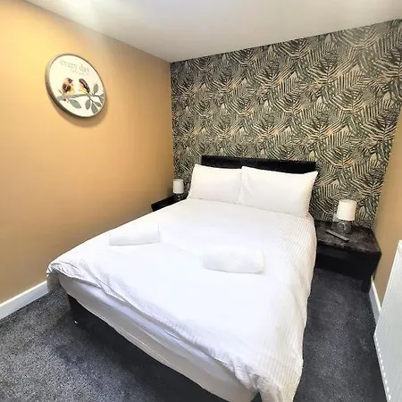 Friary House Serviced Apartments By Roomsbooked - 24Hr Reception Gloucester Exterior photo