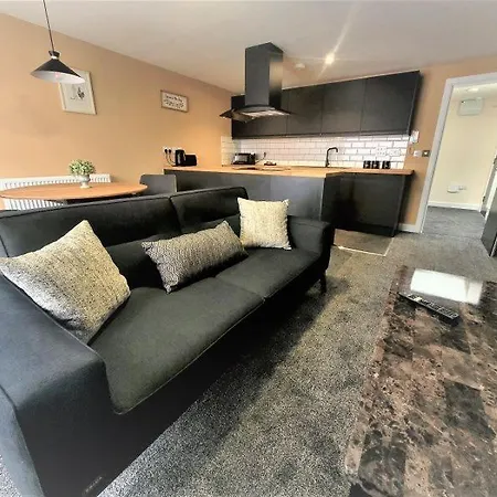 Friary House Serviced Apartments By Roomsbooked - 24Hr Reception Gloucester Exterior photo