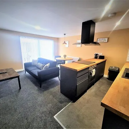 Friary House Serviced Apartments By Roomsbooked - 24Hr Reception Gloucester Exterior photo