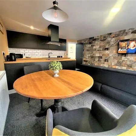 Friary House Serviced Apartments By Roomsbooked - 24Hr Reception Gloucester Exterior photo