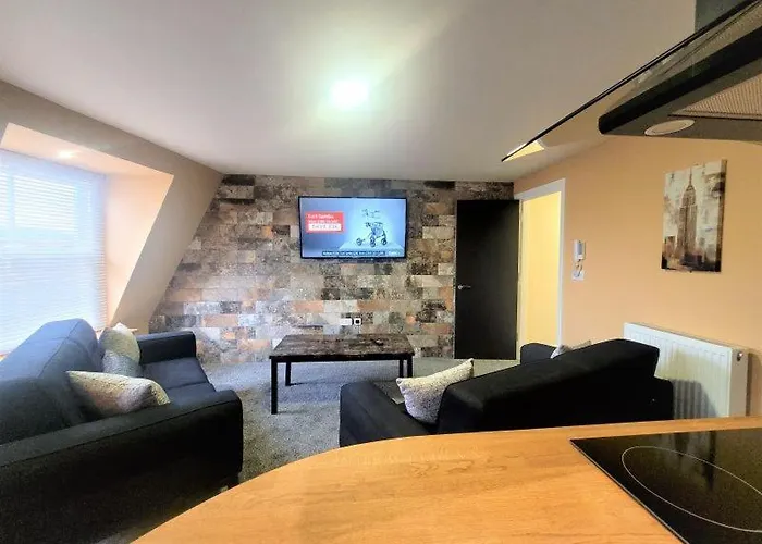 Friary House Serviced Apartments By Roomsbooked - 24Hr Reception